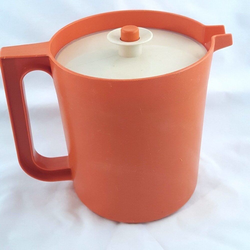 Tupperware Water Juice Pitcher 1575-9 Push Button Seal Holds 1.5 Quarts Orange